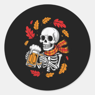Skelet Drinkt Bier Grappige Halloween Herfst Ronde Sticker
