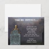 Skelet en grafsteen in begraafplaats Halloween Par Kaart (Voorkant / Achterkant)