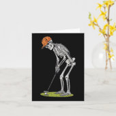 Skelet Golf Halloween Golfer Golf Speler Grappige Kaart (Gele Bloem)