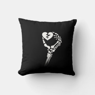 Skelet Hand Holding Heart Kussen