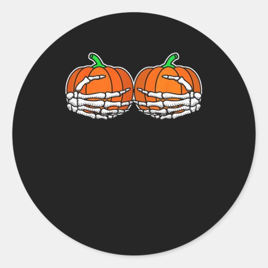 Skelet Hand op borst Pompoen Halloween Vrouwen Ronde Sticker (Voorkant)