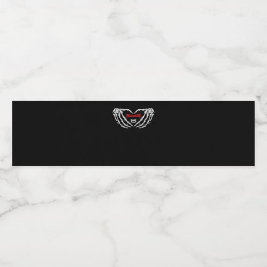 Skelet handen gevouwen in een hart. Grappig Hallow Waterfles Etiket (Enkel label)