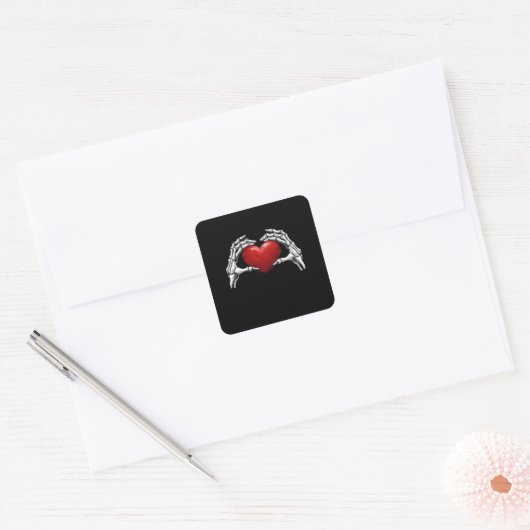 Skelet handen houden een Red Heart Design Classic Vierkante Sticker (Envelop)