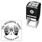 Skelet Handen Spiderweb Init Familienaam ESTD Zelfinktende Stempel (In situ)