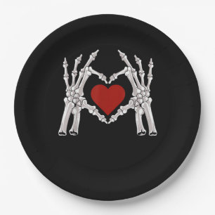 Skelet handen vormen een hart met een rood hart papieren bordje