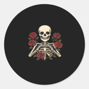 Skelet Hart Handen Met Rode Rozen – Romantisch Got Ronde Sticker