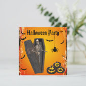 Skelet in Coffin & Pumpkins Halloween Party Kaart (Staand voorkant)