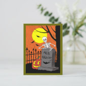 Skelet in een begraafplaats briefkaart (Staand voorkant)