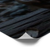 Skelet kijken naar een bosbrand langs de rivier poster (Hoek)