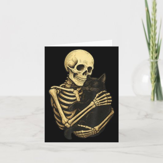 Skelet Knuffelt Zwarte Kat Grappig Halloween Kaart (Voorkant)