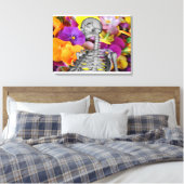 Skelet met bloemen canvas afdruk (Insitu (Slaapkamer))