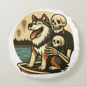 Skelet met hond op een hevig spookachtig meer Horr Rond Kussen