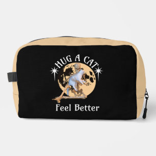 Skelet met kat knuffelen onder maanlicht voor comf toilettasje