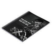 Skelet met kerstmuts. Aanpasbaar Notitieboek (Linkerzijde)