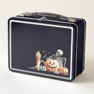 Skelet met pompoen en drink. Halloween.