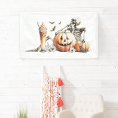 Skelet met pompoen en drink. Halloween. Spandoek (Insitu)