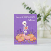 Skelet met pompoenen Spooktacular Halloween Briefkaart (Staand voorkant)