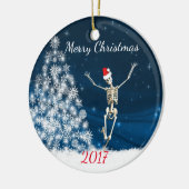 Skelet met Santa Hat "Kerstmis 20xx" Keramisch Ornament (Links)