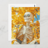 Skelet onder een herfstboom briefkaart (Voorkant / Achterkant)