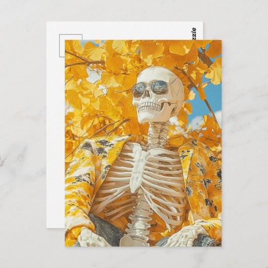 Skelet onder een herfstboom briefkaart (Voorkant / Achterkant)