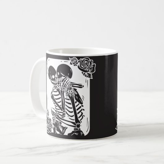Skelet Paar knuffelen op een Koffiemok (Voorkant links)