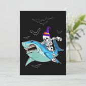 Skelet Riding Shark Funny - Crazy Halloween Gift Kaart (Staand voorkant)