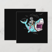 Skelet rijdt op zombiehaai Grappig Halloween Cadea Kaart (Voorkant / Achterkant)