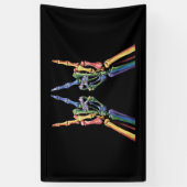 Skelet Rock Hand LGBTQ Cool Rainbow Flag Gay Spandoek (Verticaal)