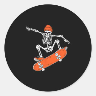 Skelet Skateboarden op een Skateboard Halloween Ronde Sticker