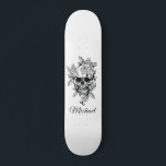 Skelet Skelet Gothic Elegant and Name Persoonlijk Skateboard<br><div class="desc">Dit leuke skateboard met getekende florale schedel en aangepaste naam zou een geweldig cadeau zijn voor iemand die in skateboarden zit! Voeg eenvoudig de gewenste naam toe door op de optie "Deze sjabloon personaliseren" te klikken.</div>