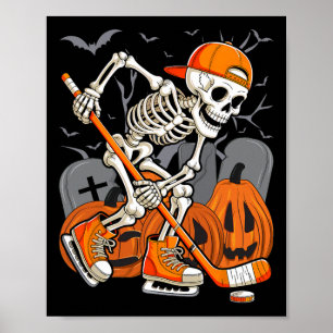 Skelet speelt hockey Grappige Halloween Mannen Vro Poster