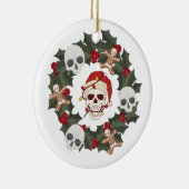 Skelet Versierd Kerstkrans op een Keramisch Ornament (Rechts)