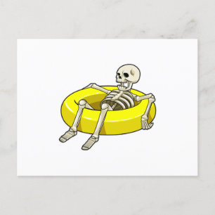 Skelet zwemmend met zwemband briefkaart