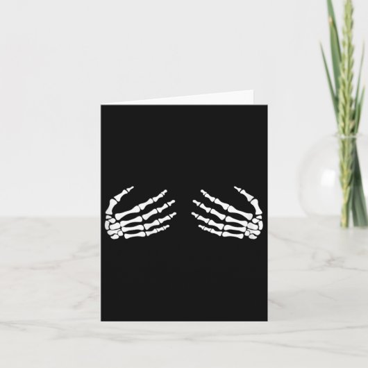 Skeletale handen op borst borsten heksen cadeau kaart (Voorkant)