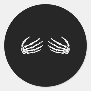 Skeletale handen op borst borsten heksen cadeau ronde sticker