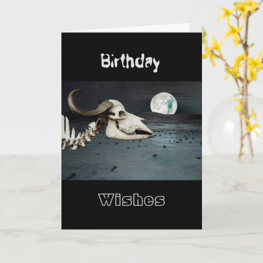 Skeletbuffel in een moonverlichte landschapskaart kaart (Gele Bloem)