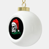 Skeletkop met een Pet op de stop Keramische Bal Ornament (Rechts)