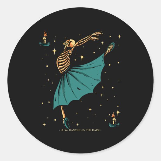 Skeleton ballerina dansen met kaarslicht ronde sticker (Voorkant)