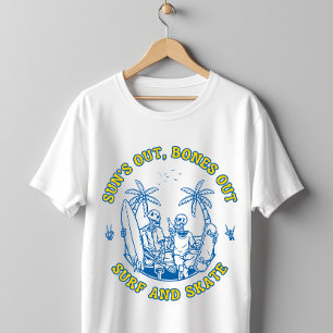 Skeleton Beach Vibes Surf en Schaats Summer Design T-shirt