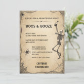  Skeleton & Booze Adult Halloween Party Kaart (Staand voorkant)