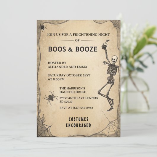  Skeleton & Booze Adult Halloween Party Kaart (Staand voorkant)