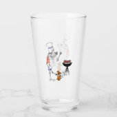 Skeleton Chef Grilling BBQ en Dog Gnawing on Bone Glas (Achterkant)