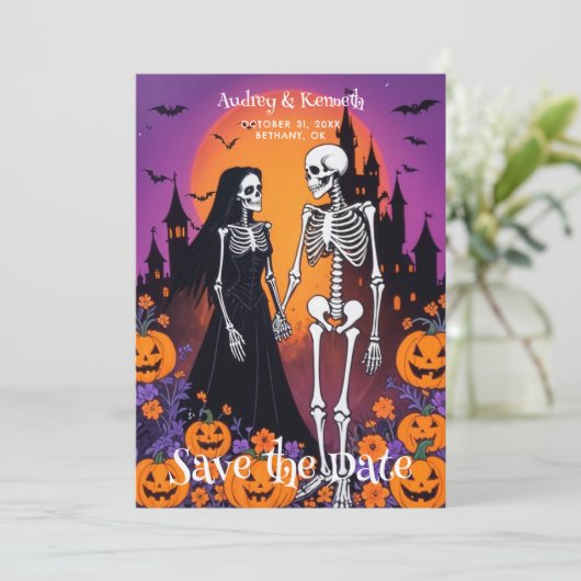 Skeleton Couple in Spooky Town at Dusk Wedding Save The Date (Staand voorkant)