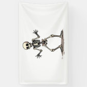 Skeleton Doing The Dab - Grappige Halloween Dance Spandoek (Verticaal)