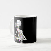 Skeleton Eating Halloween Snoep Koffiemok (Voorkant links)