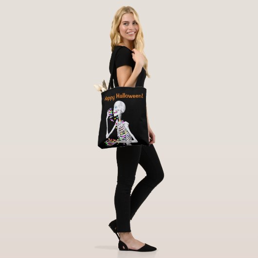 Skeleton Eating Halloween Snoep Tote Bag (Op model)
