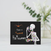 Skeleton Eten Halloween Snoep (met Spider) Briefkaart (Staand voorkant)