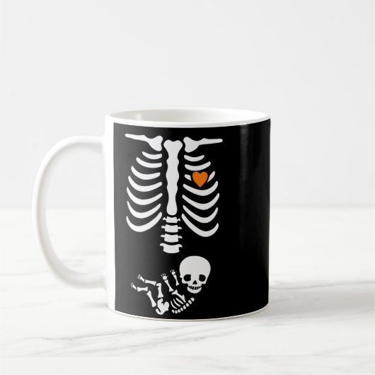 Skeleton Halloween Maternity Funny Pregnancy 2025  Koffiemok (Links)