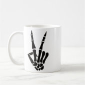 Skeleton Hand Peace Sign Botten Halloween Skeleton Koffiemok (Links)