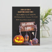 Skeleton Hands Black Halloween Party Uitnodiging (Staand voorkant)